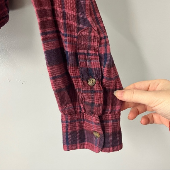 american eagle outfitters red plaid cropped hooded flannel long sleeve shirt - Picture 4 of 11
